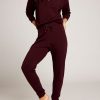 Club Jogger in Garnet